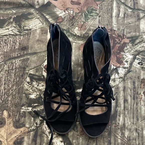 Vince Camuto Tressa Block Heel Sandals Black Lace Up Suede Leather 7.5 H68 - Picture 1 of 4